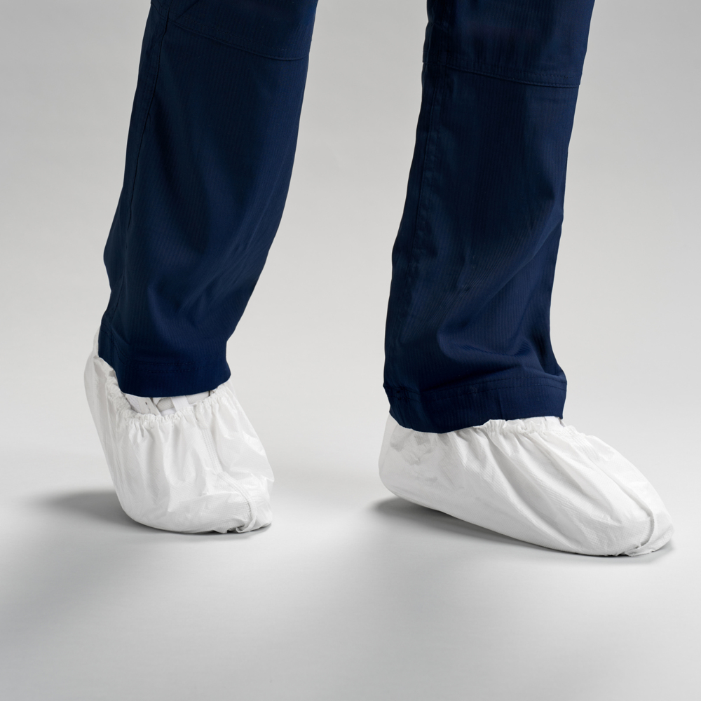 Kimtech™ Unitrax Pro™ Shoe Covers (55584), White, Non-Sterile, Double-Bagged, S (100 Covers/Bag, 3 Bags/Case, 300 Covers/Case) - 55584